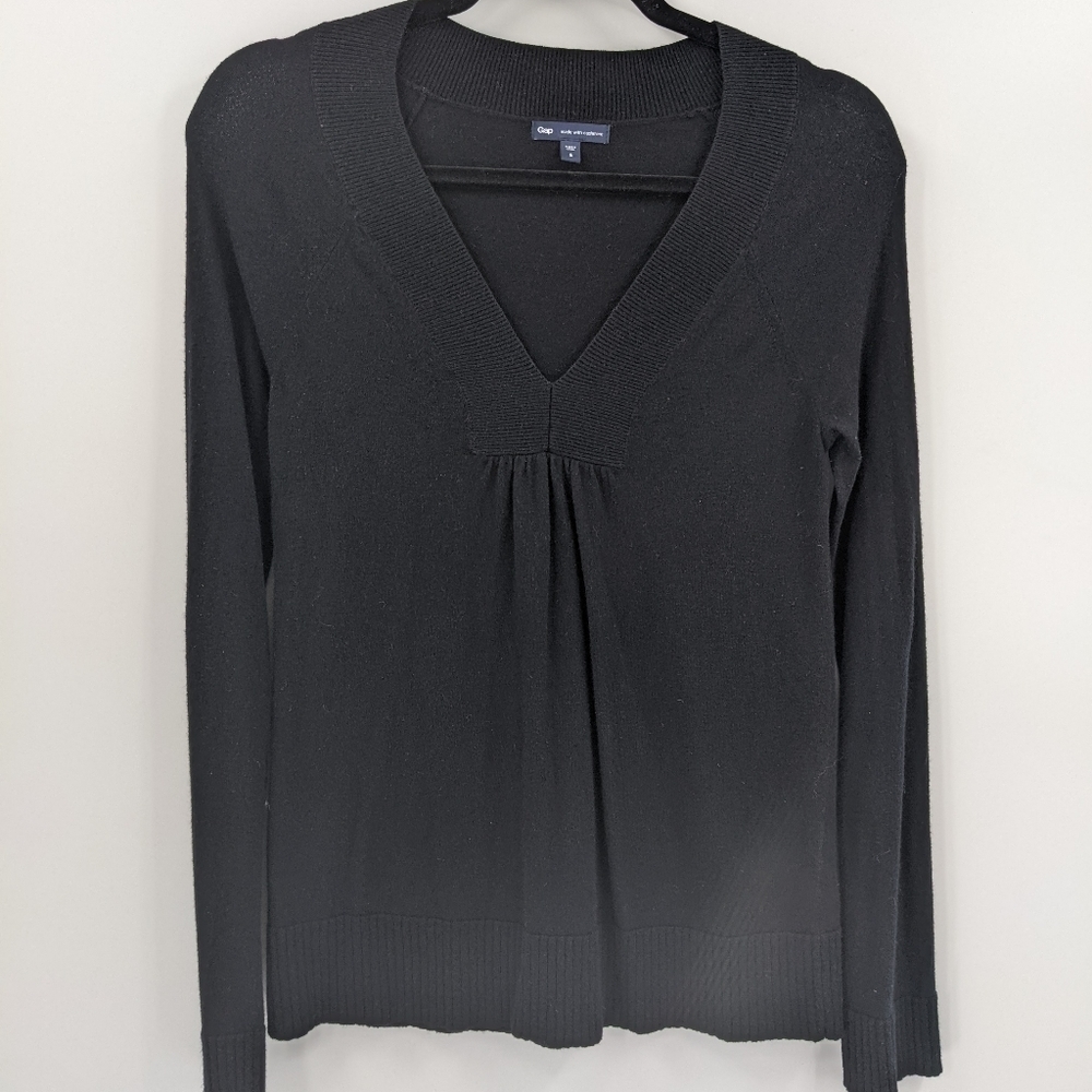 GAP Cashmere Blend V-neck Sweater